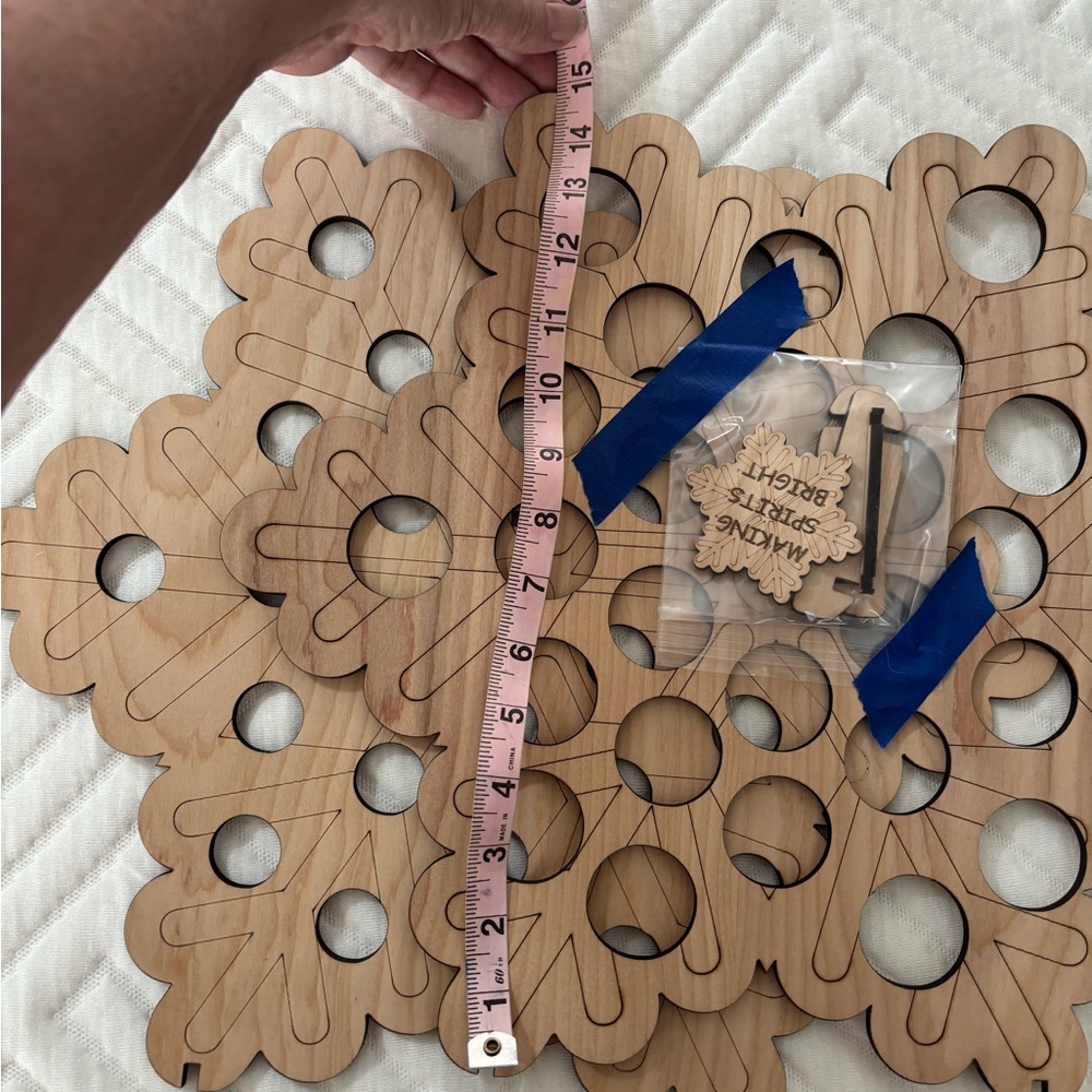 Wooden Snowflake Nip / mini / airplane bottle holder